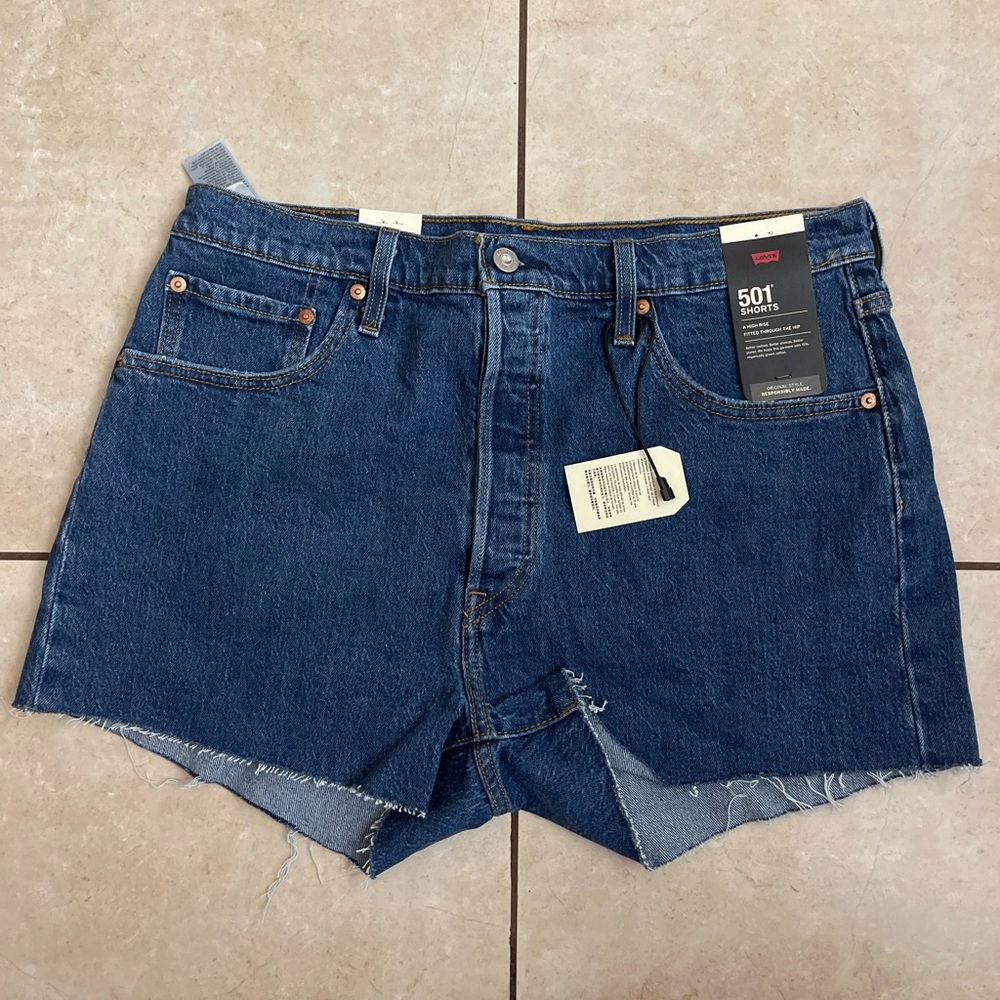 NWT Levi's Women's 501 Original Shorts (34)